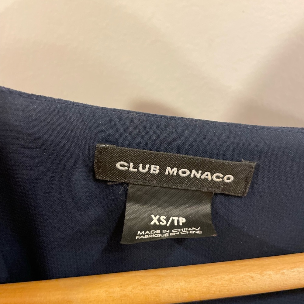 Club Monaco cropped blouse with pleated cuffs - Picture 4 of 8